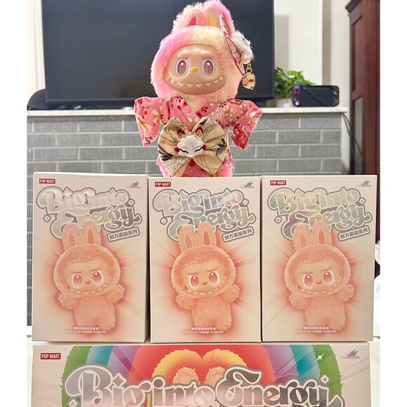 Labubu Big into Energy LOYALTY - AUTHENTIC Pop Mart BIE Plush Keychain - Picture 1 of 5